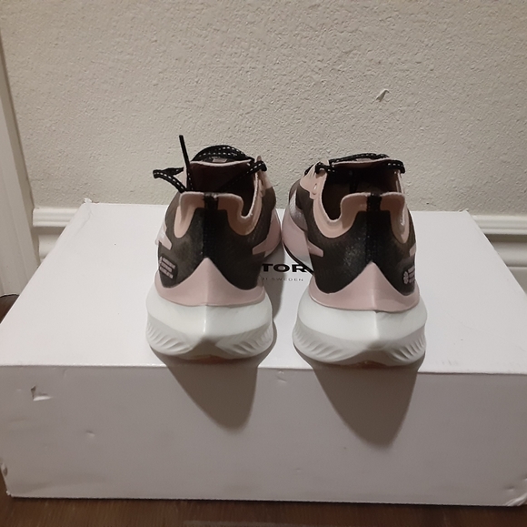 Nike - Picture 3 of 4